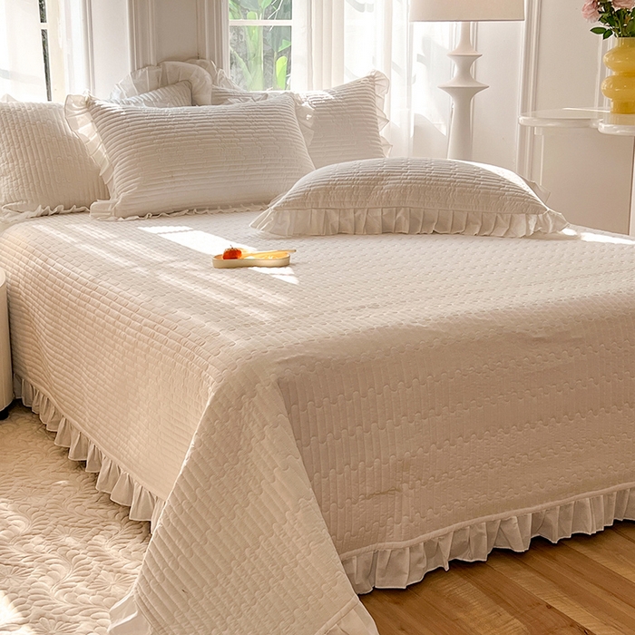 91家纺网 家纺一手货源 找家纺 花香四季家纺 2026新款13376全棉夹棉床盖三件套13372纯棉纯色床盖花边公主风（可定制任意尺寸） 象牙白