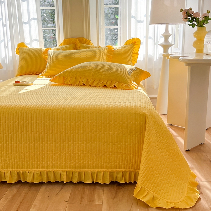 91家纺网 家纺一手货源 找家纺 花香四季家纺 2026新款13376全棉夹棉床盖三件套13372纯棉纯色床盖花边公主风（可定制任意尺寸） 芝士黄