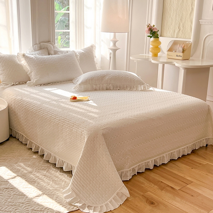 91家纺网 家纺一手货源 找家纺 花香四季家纺 2026新款13376全棉夹棉床盖三件套13372纯棉纯色床盖花边公主风（可定制任意尺寸） 象牙白