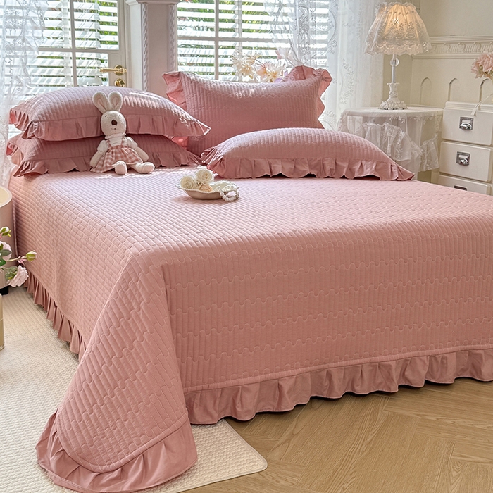 91家纺网 家纺一手货源 找家纺 花香四季家纺 2026新款13376全棉夹棉床盖三件套13372纯棉纯色床盖花边公主风（可定制任意尺寸） 豆沙色