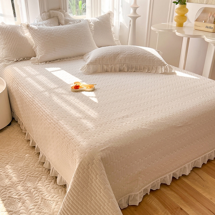 91家纺网 家纺一手货源 找家纺 花香四季家纺 2026新款13376全棉夹棉床盖三件套13372纯棉纯色床盖花边公主风（可定制任意尺寸） 象牙白