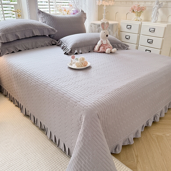 91家纺网 家纺一手货源 找家纺 花香四季家纺 2026新款13376全棉夹棉床盖三件套13372纯棉纯色床盖花边公主风（可定制任意尺寸） 气质灰