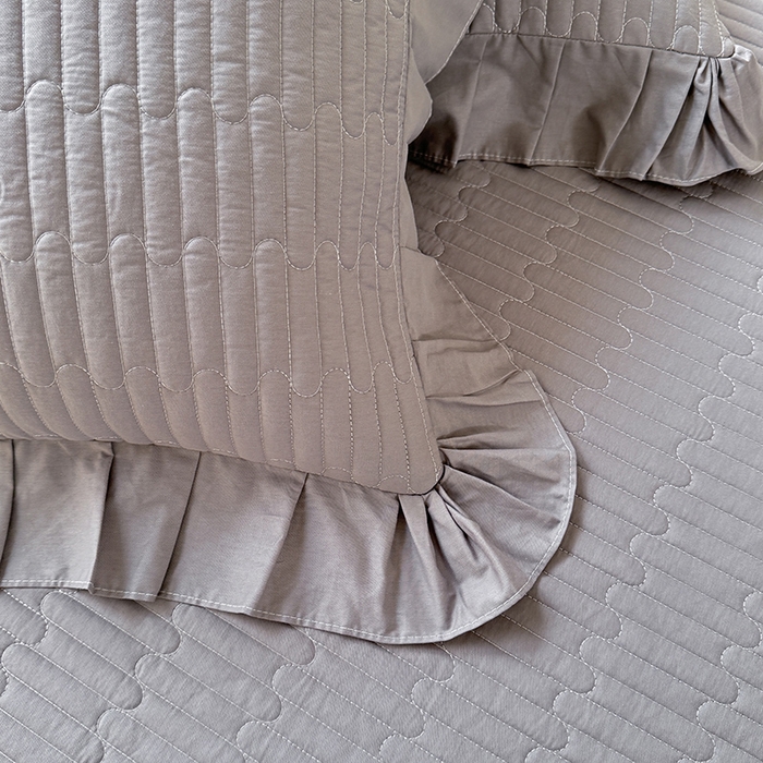 91家纺网 家纺一手货源 找家纺 花香四季家纺 2026新款13376全棉夹棉床盖三件套13372纯棉纯色床盖花边公主风（可定制任意尺寸） 气质灰