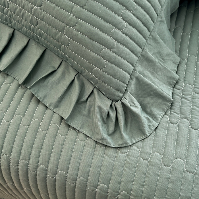 91家纺网 家纺一手货源 找家纺 花香四季家纺 2026新款13376全棉夹棉床盖三件套13372纯棉纯色床盖花边公主风（可定制任意尺寸） 暮林绿