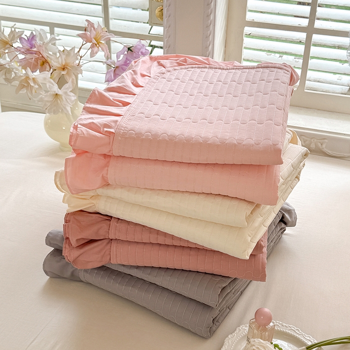 91家纺网 家纺一手货源 找家纺 花香四季家纺 2026新款13376全棉夹棉床盖三件套13372纯棉纯色床盖花边公主风（可定制任意尺寸） 组合图