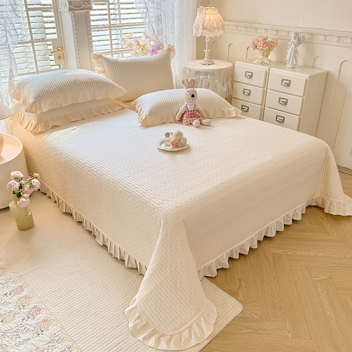 91家纺网 家纺一手货源 找家纺 花香四季家纺 2026新款13376全棉夹棉床盖三件套13372纯棉纯色床盖花边公主风（可定制任意尺寸） 奶酪黄