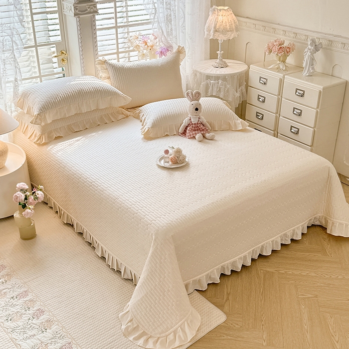 91家纺网 家纺一手货源 找家纺 花香四季家纺 2026新款13376全棉夹棉床盖三件套13372纯棉纯色床盖花边公主风（可定制任意尺寸） 奶酪黄