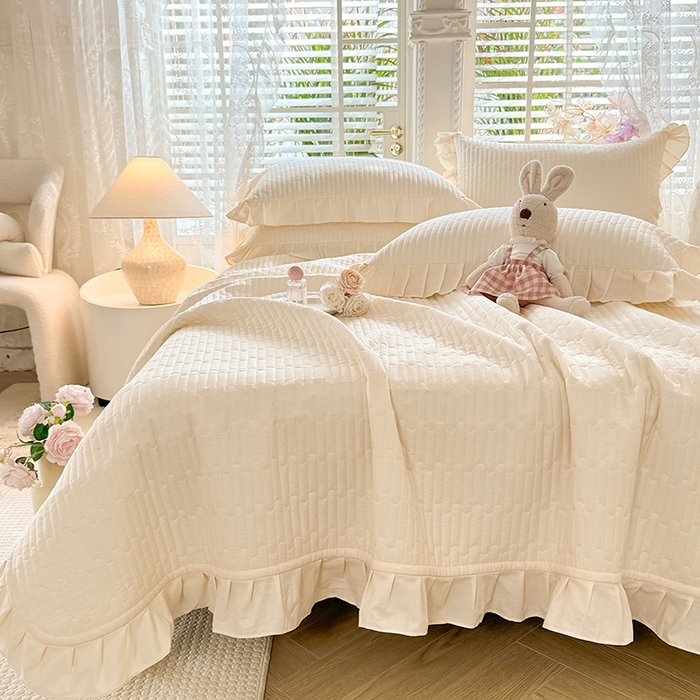 91家纺网 家纺一手货源 找家纺 花香四季家纺 2026新款13376全棉夹棉床盖三件套13372纯棉纯色床盖花边公主风（可定制任意尺寸） 奶酪黄