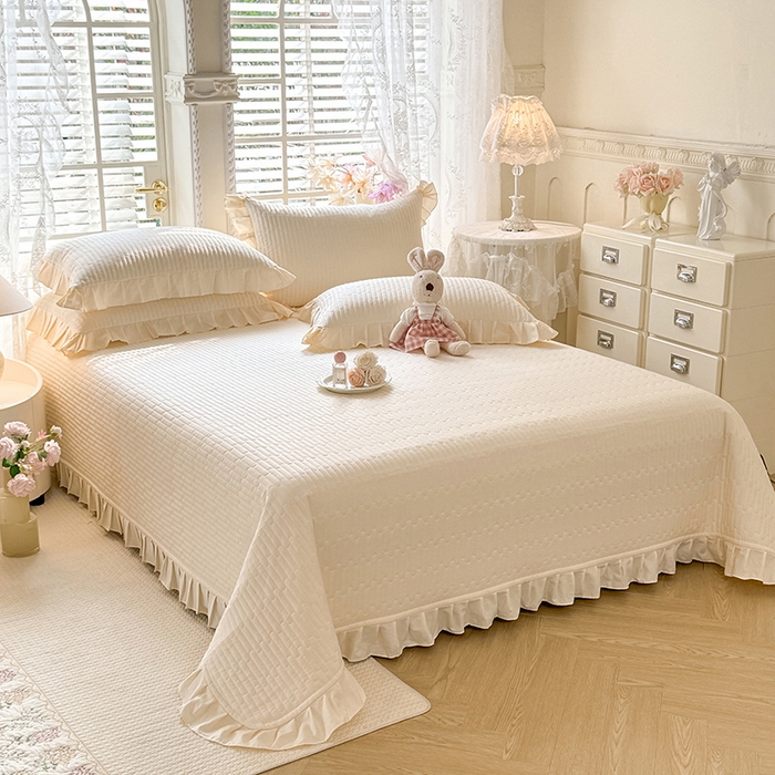 91家纺网 家纺一手货源 找家纺 花香四季家纺 2026新款13376全棉夹棉床盖三件套13372纯棉纯色床盖花边公主风（可定制任意尺寸） 奶酪黄