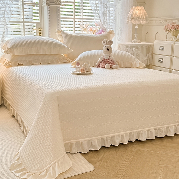 91家纺网 家纺一手货源 找家纺 花香四季家纺 2026新款13376全棉夹棉床盖三件套13372纯棉纯色床盖花边公主风（可定制任意尺寸） 奶酪黄