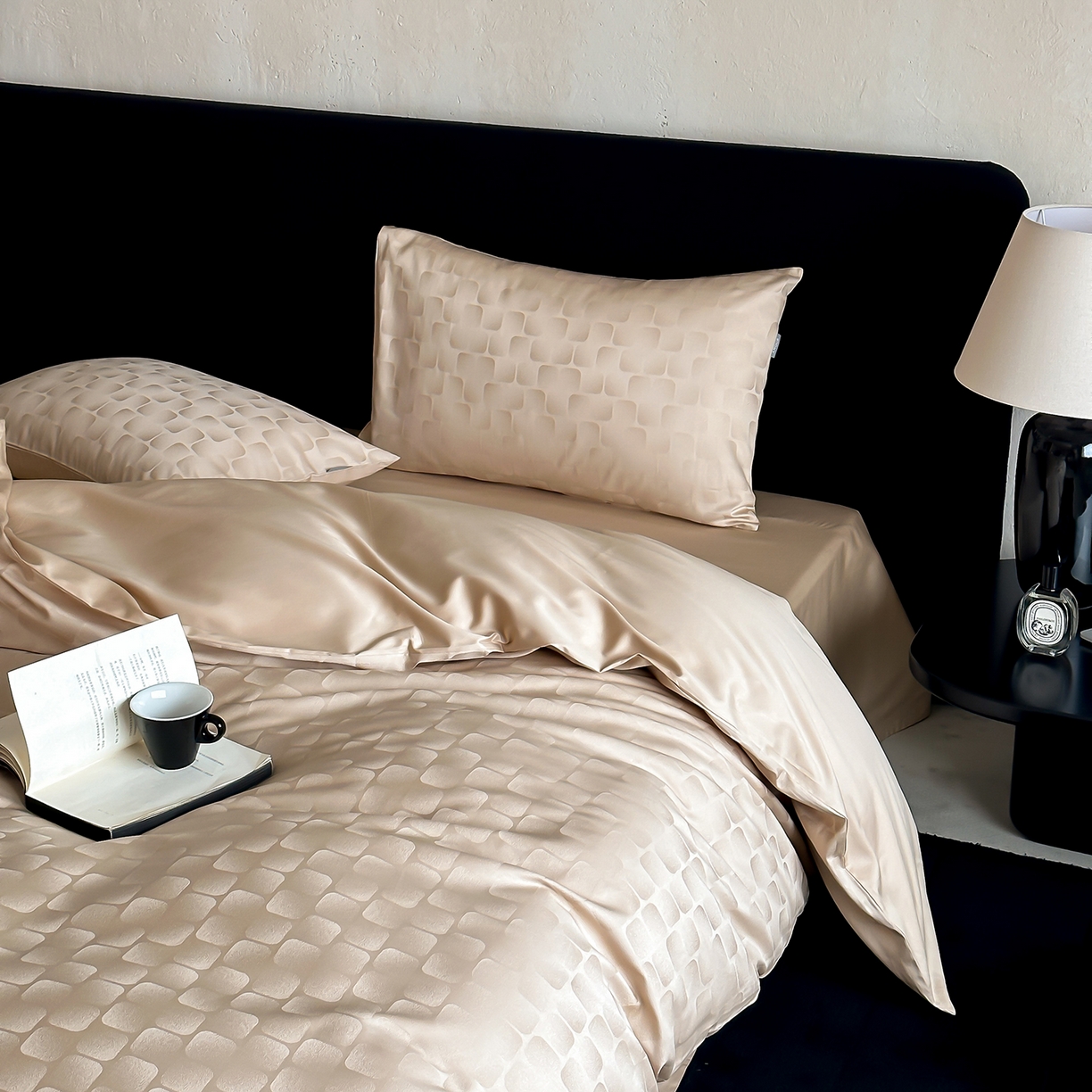 91家纺网 家纺一手货源 找家纺 时光里 2026新款100S贡缎提花全棉四件套 方糖肌理-金