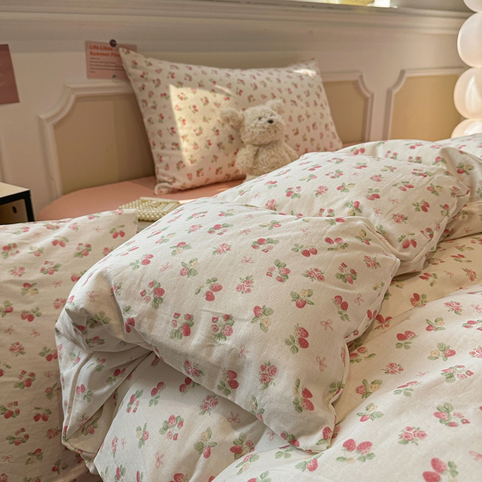 忆生活家纺 2026春夏新款A类全棉纯棉有氧双层纱小清新四件套 草莓很甜