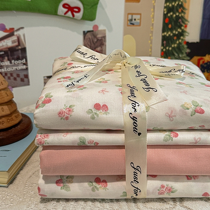 91家纺网 家纺一手货源 找家纺 忆生活家纺 2026春夏新款A类全棉纯棉有氧双层纱小清新四件套 草莓很甜