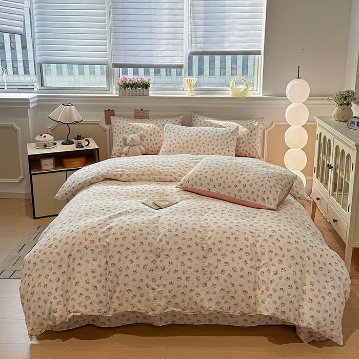 91家纺网 家纺一手货源 找家纺 忆生活家纺 2026春夏新款A类全棉纯棉有氧双层纱小清新四件套 草莓很甜