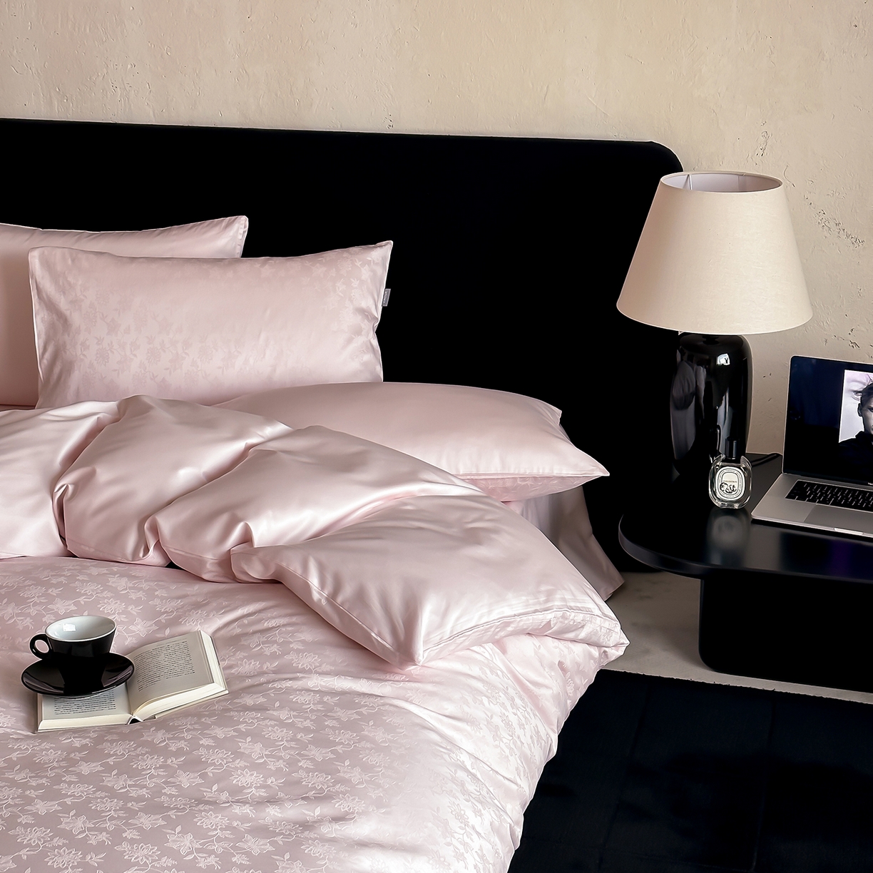 91家纺网 家纺一手货源 找家纺 时光里 2026新款100S贡缎提花全棉四件套 漫野甜梦-粉