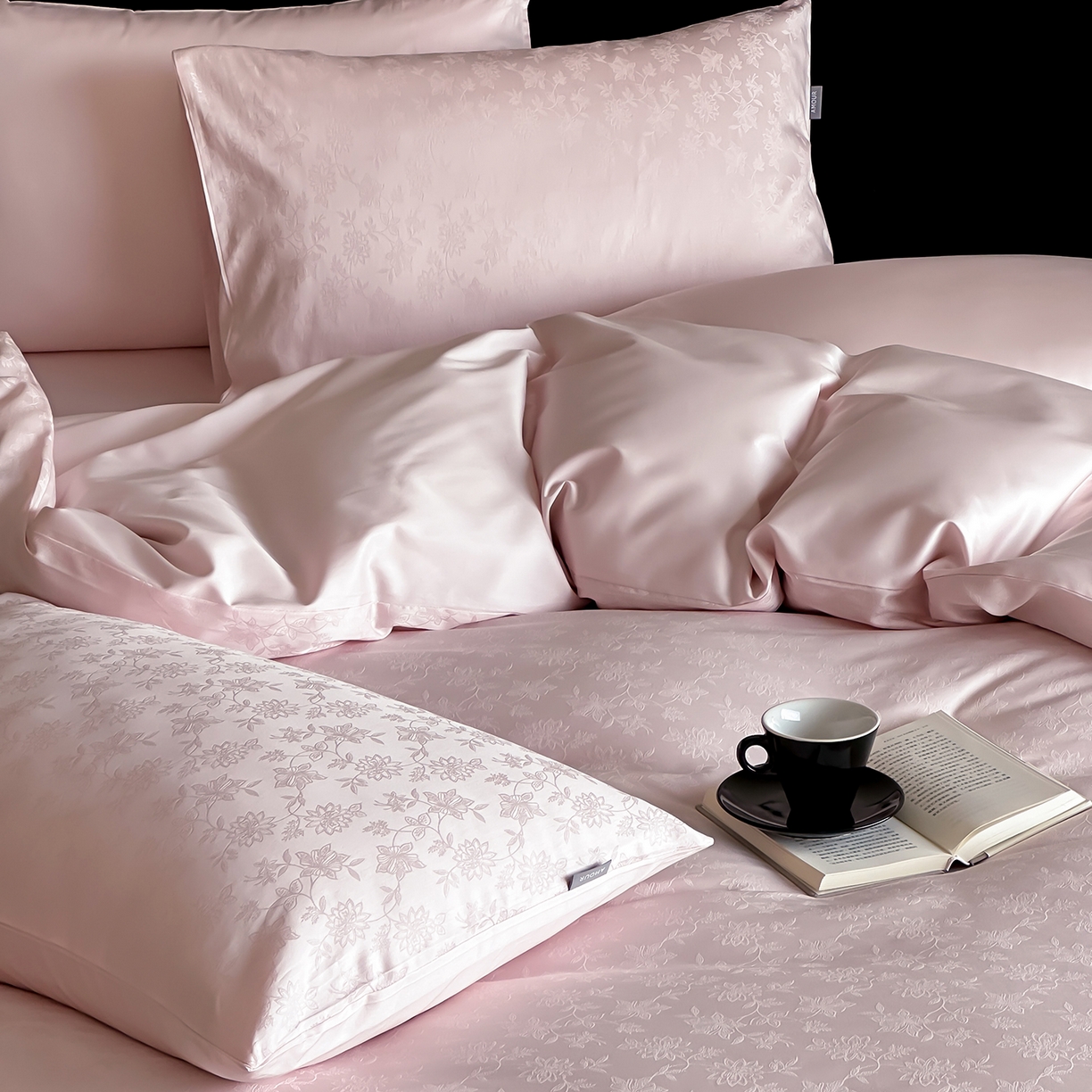 91家纺网 家纺一手货源 找家纺 时光里 2026新款100S贡缎提花全棉四件套 漫野甜梦-粉