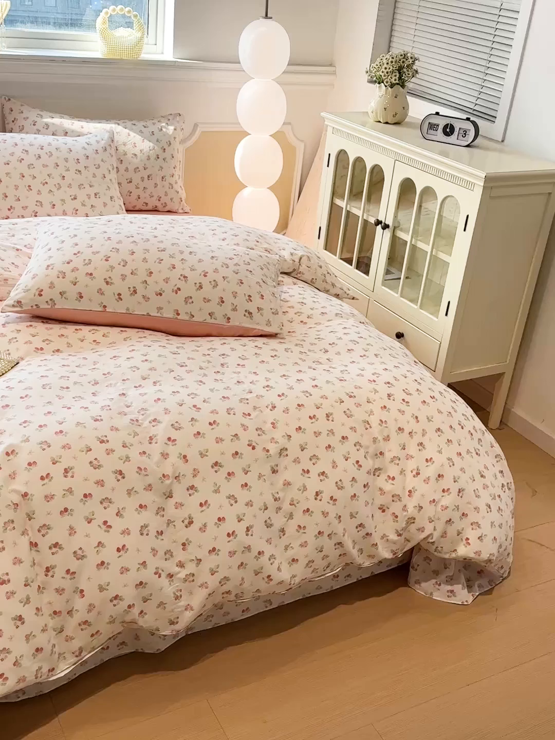 91家纺网 家纺一手货源 找家纺 忆生活家纺 2026春夏新款A类全棉纯棉有氧双层纱小清新四件套 草莓很甜