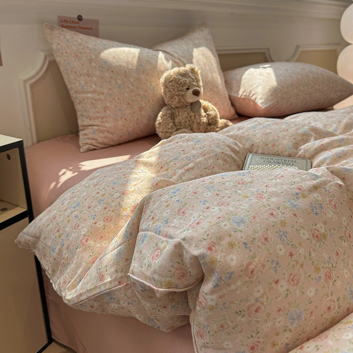 91家纺网 家纺一手货源 找家纺 忆生活家纺 2026春夏新款A类全棉纯棉有氧双层纱小清新四件套 春色满园-豆沙