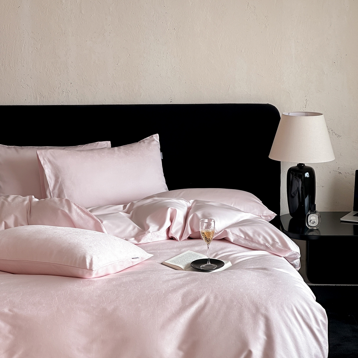 91家纺网 家纺一手货源 找家纺 时光里 2026新款100S贡缎提花全棉四件套 浅樱织梦-粉