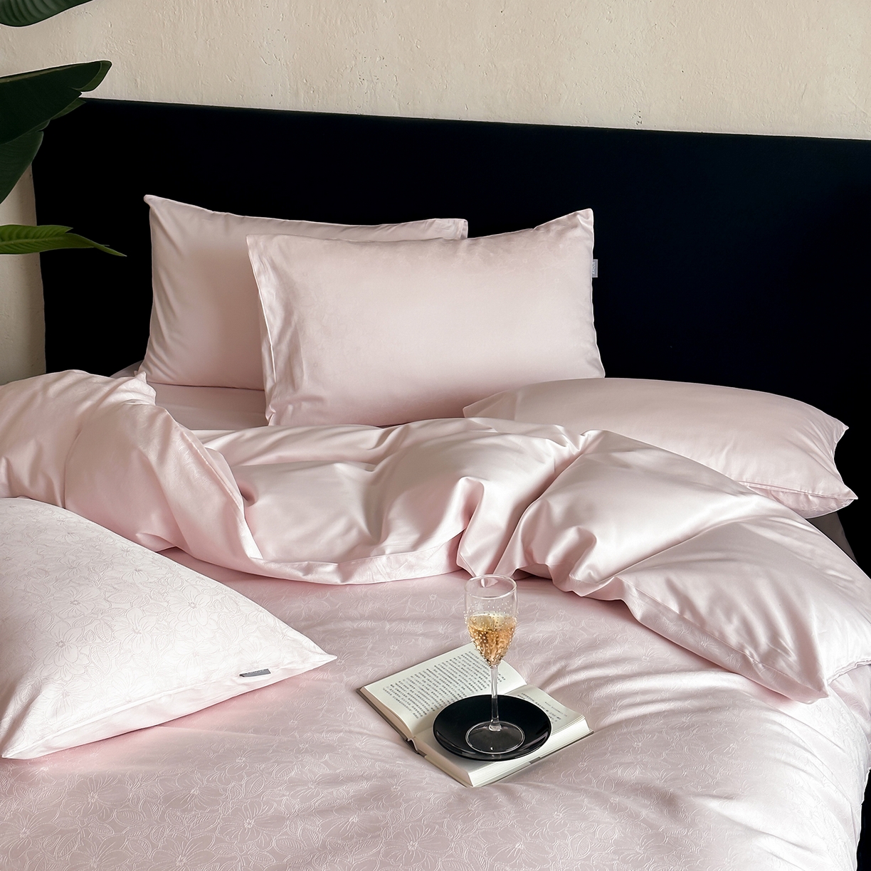 91家纺网 家纺一手货源 找家纺 时光里 2026新款100S贡缎提花全棉四件套 浅樱织梦-粉