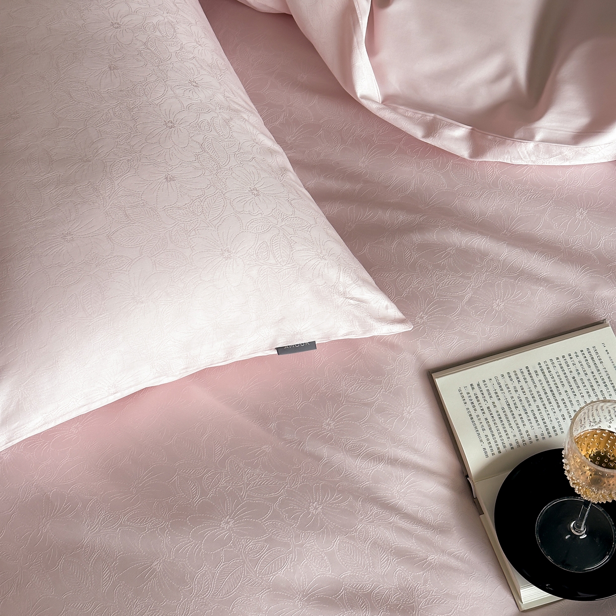 91家纺网 家纺一手货源 找家纺 时光里 2026新款100S贡缎提花全棉四件套 浅樱织梦-粉