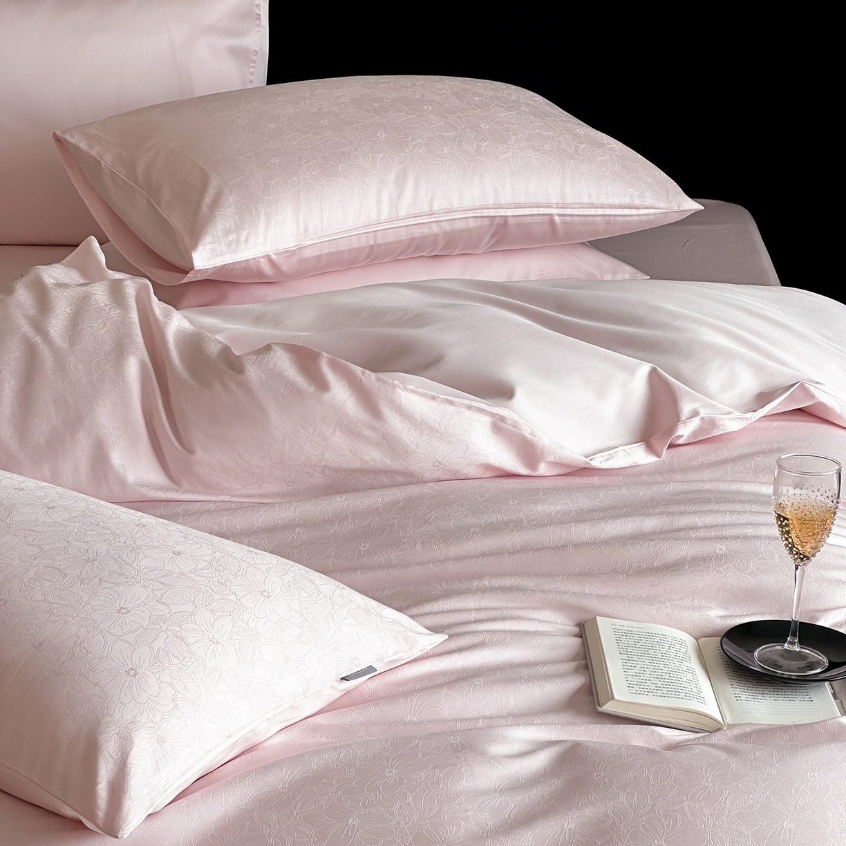 91家纺网 家纺一手货源 找家纺 时光里 2026新款100S贡缎提花全棉四件套 浅樱织梦-粉