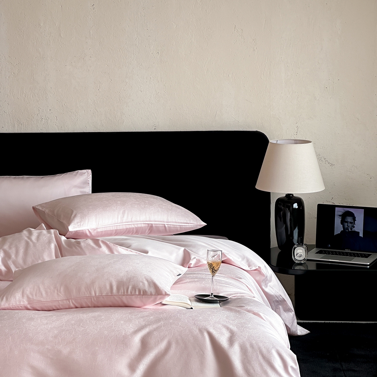 91家纺网 家纺一手货源 找家纺 时光里 2026新款100S贡缎提花全棉四件套 浅樱织梦-粉