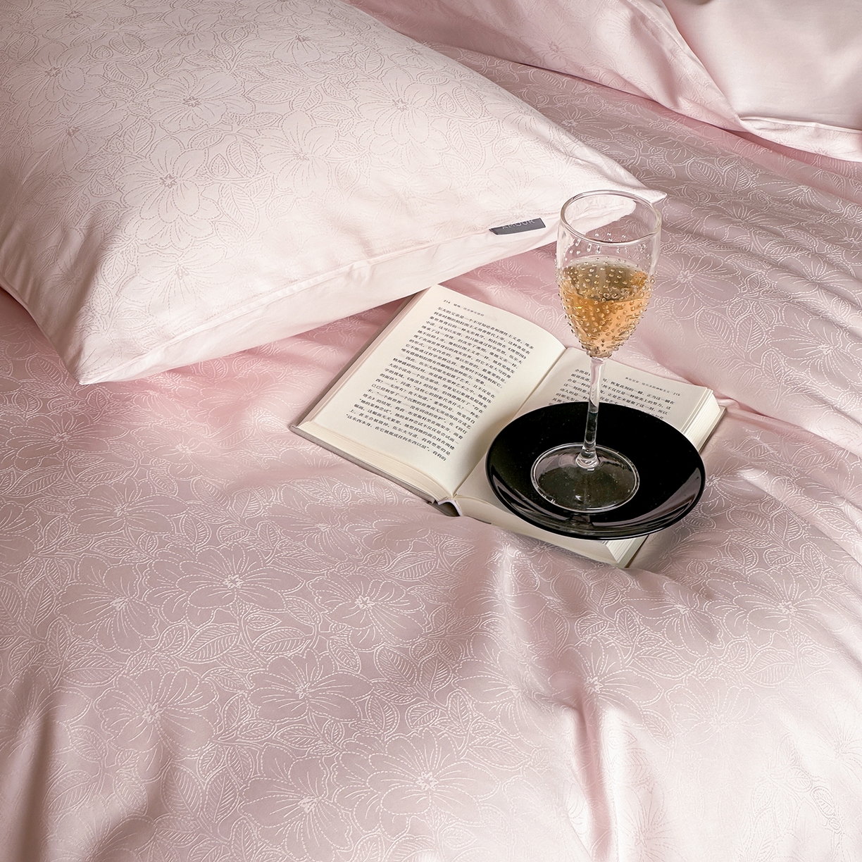 91家纺网 家纺一手货源 找家纺 时光里 2026新款100S贡缎提花全棉四件套 浅樱织梦-粉