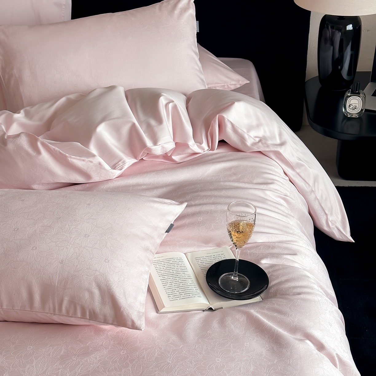 91家纺网 家纺一手货源 找家纺 时光里 2026新款100S贡缎提花全棉四件套 浅樱织梦-粉