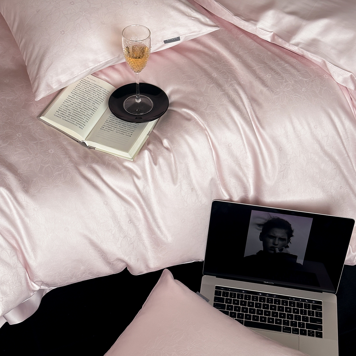 91家纺网 家纺一手货源 找家纺 时光里 2026新款100S贡缎提花全棉四件套 浅樱织梦-粉