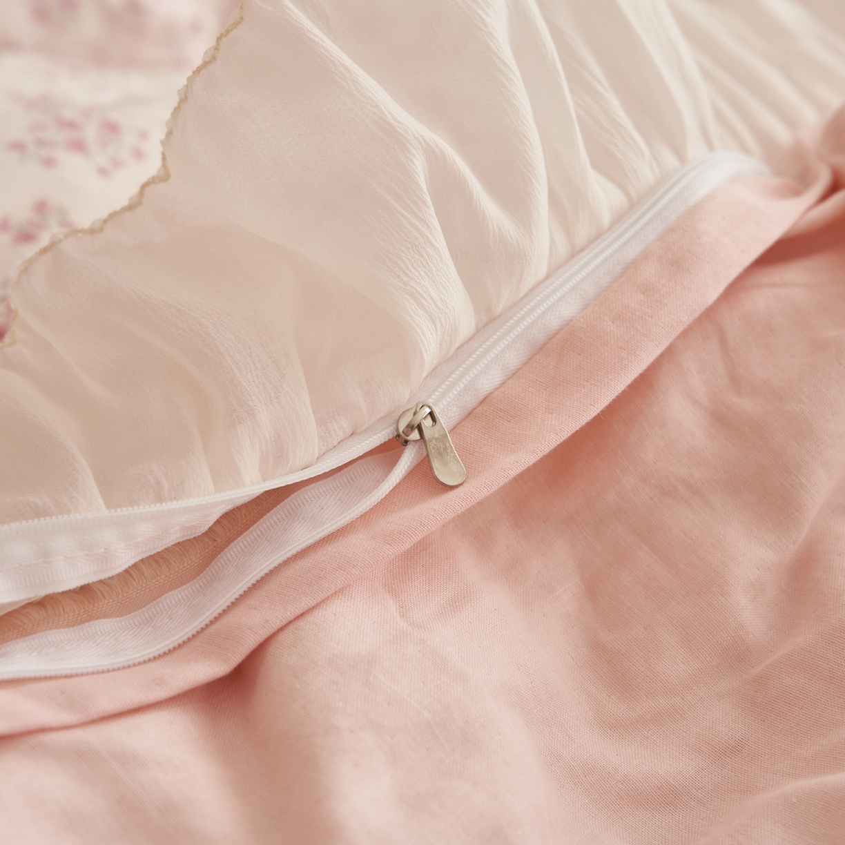 91家纺网 家纺一手货源 找家纺 晨曦家纺 2026春夏新款雪花皱纱花边小碎花小清新少女风四件套 奶油樱花