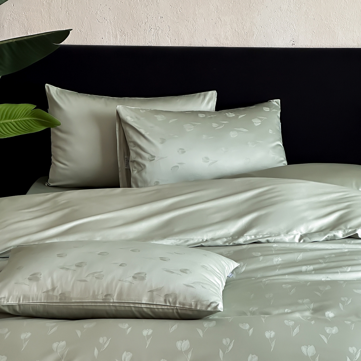 91家纺网 家纺一手货源 找家纺 时光里 2026新款100S贡缎提花全棉四件套 晚风郁影-绿