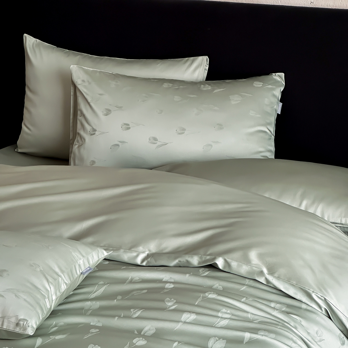 91家纺网 家纺一手货源 找家纺 时光里 2026新款100S贡缎提花全棉四件套 晚风郁影-绿