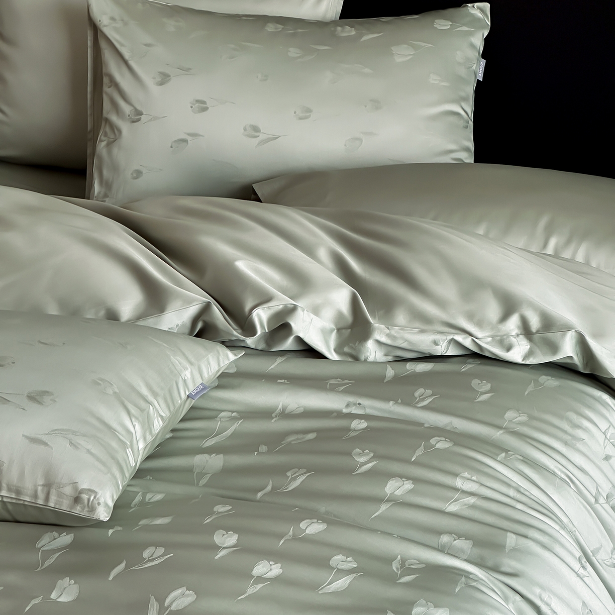 91家纺网 家纺一手货源 找家纺 时光里 2026新款100S贡缎提花全棉四件套 晚风郁影-绿