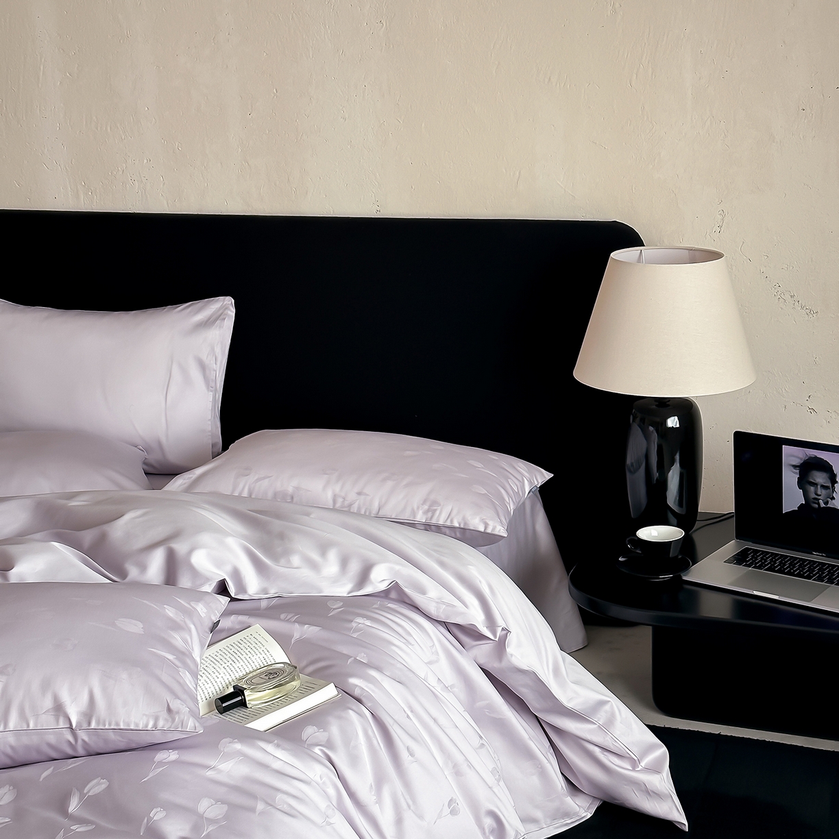 91家纺网 家纺一手货源 找家纺 时光里 2026新款100S贡缎提花全棉四件套 晚风郁影-紫