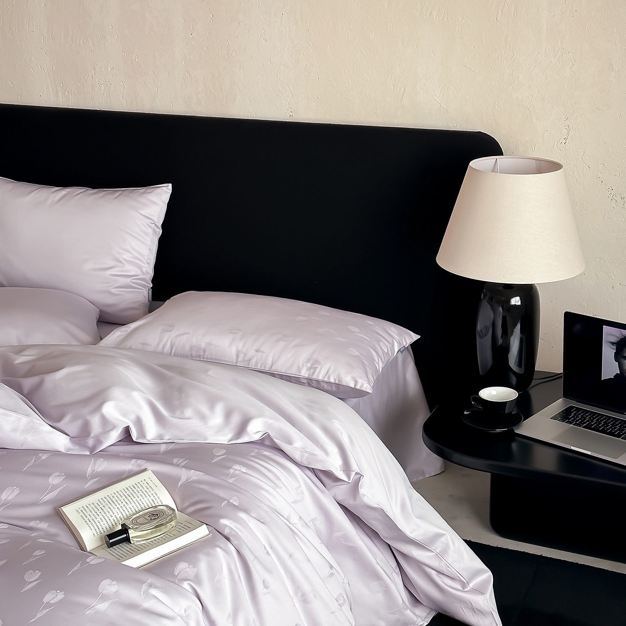 91家纺网 家纺一手货源 找家纺 时光里 2026新款100S贡缎提花全棉四件套 晚风郁影-紫