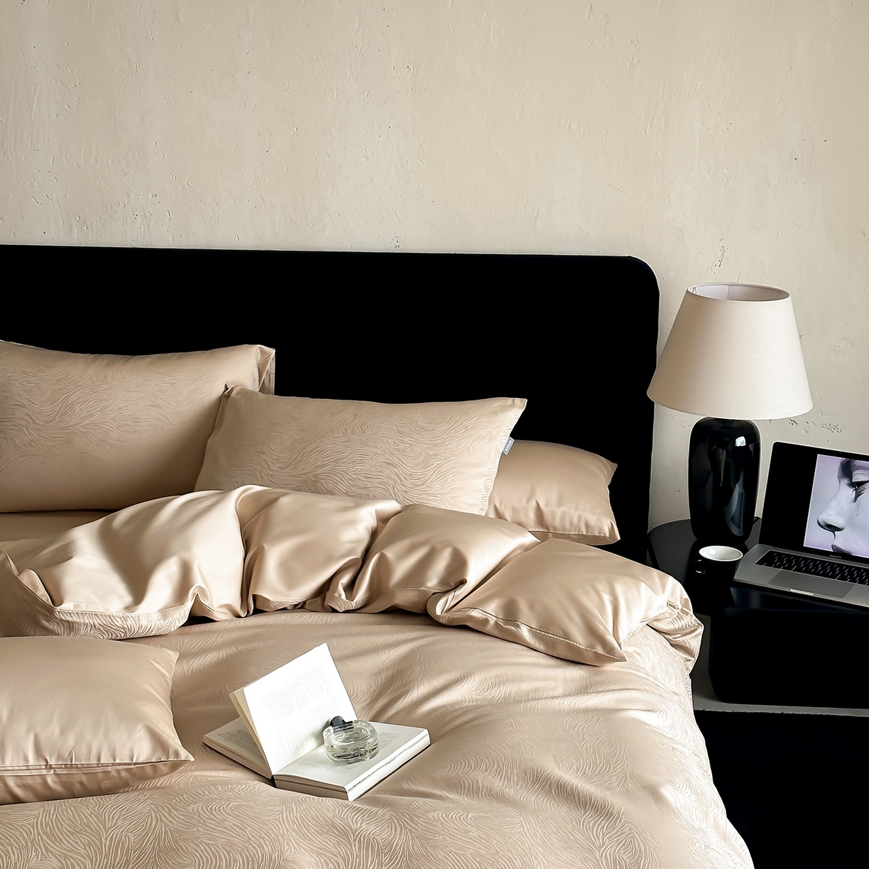 91家纺网 家纺一手货源 找家纺 时光里 2026新款100S贡缎提花全棉四件套 序纹-金