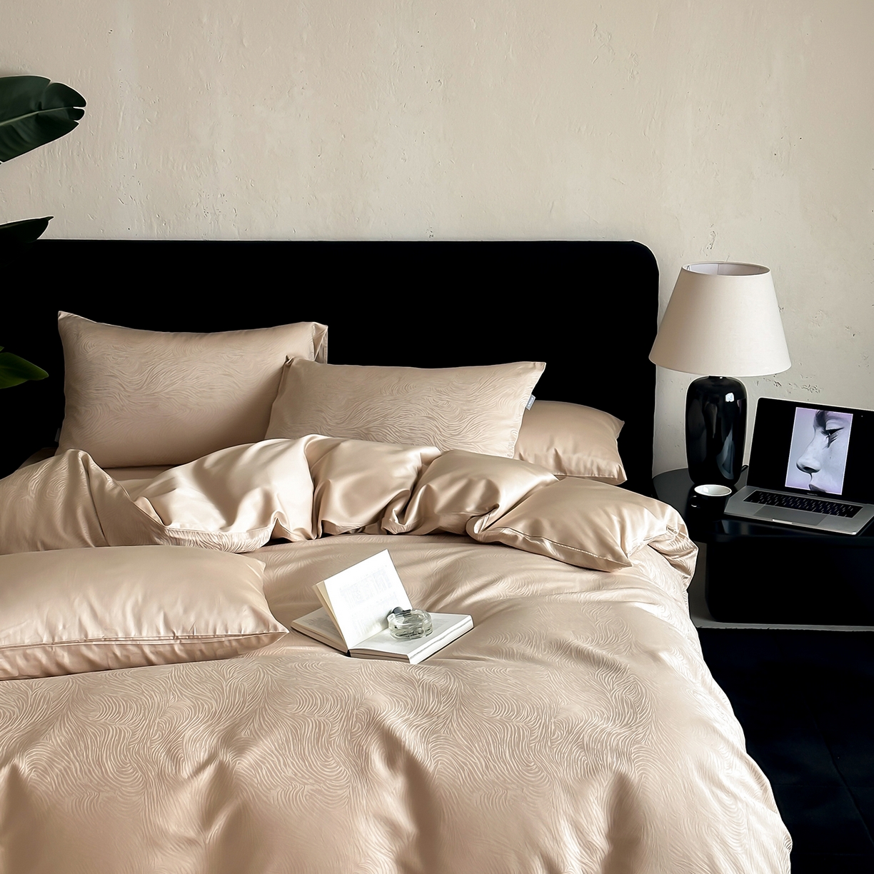 91家纺网 家纺一手货源 找家纺 时光里 2026新款100S贡缎提花全棉四件套 序纹-金