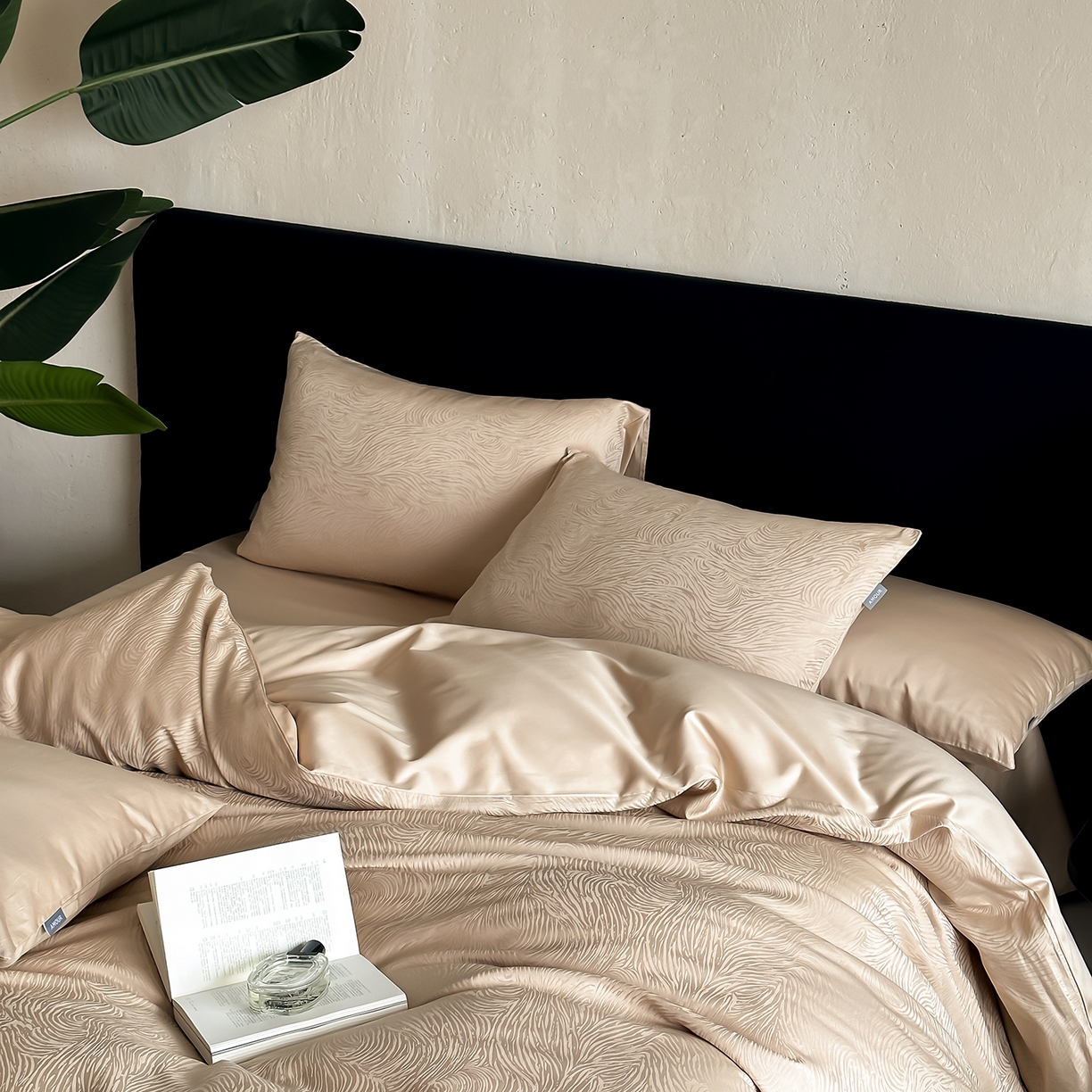 91家纺网 家纺一手货源 找家纺 时光里 2026新款100S贡缎提花全棉四件套 序纹-金