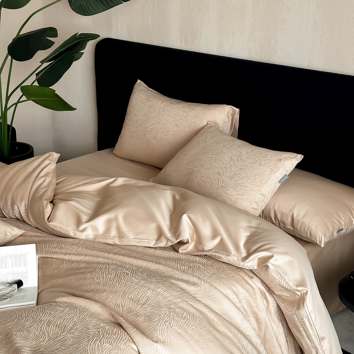 91家纺网 家纺一手货源 找家纺 时光里 2026新款100S贡缎提花全棉四件套 序纹-金