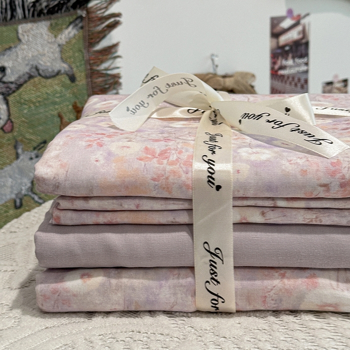 91家纺网 家纺一手货源 找家纺 忆生活家纺 2026春夏新款A类全棉纯棉有氧双层纱小清新四件套 漫屿-紫