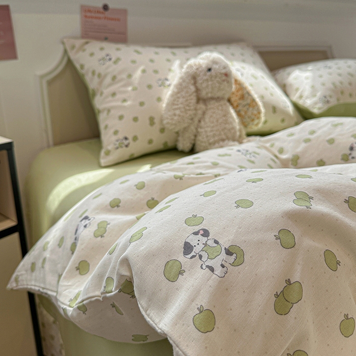91家纺网 家纺一手货源 找家纺 忆生活家纺 2026春夏新款A类全棉纯棉有氧双层纱小清新四件套 青苹果乐园