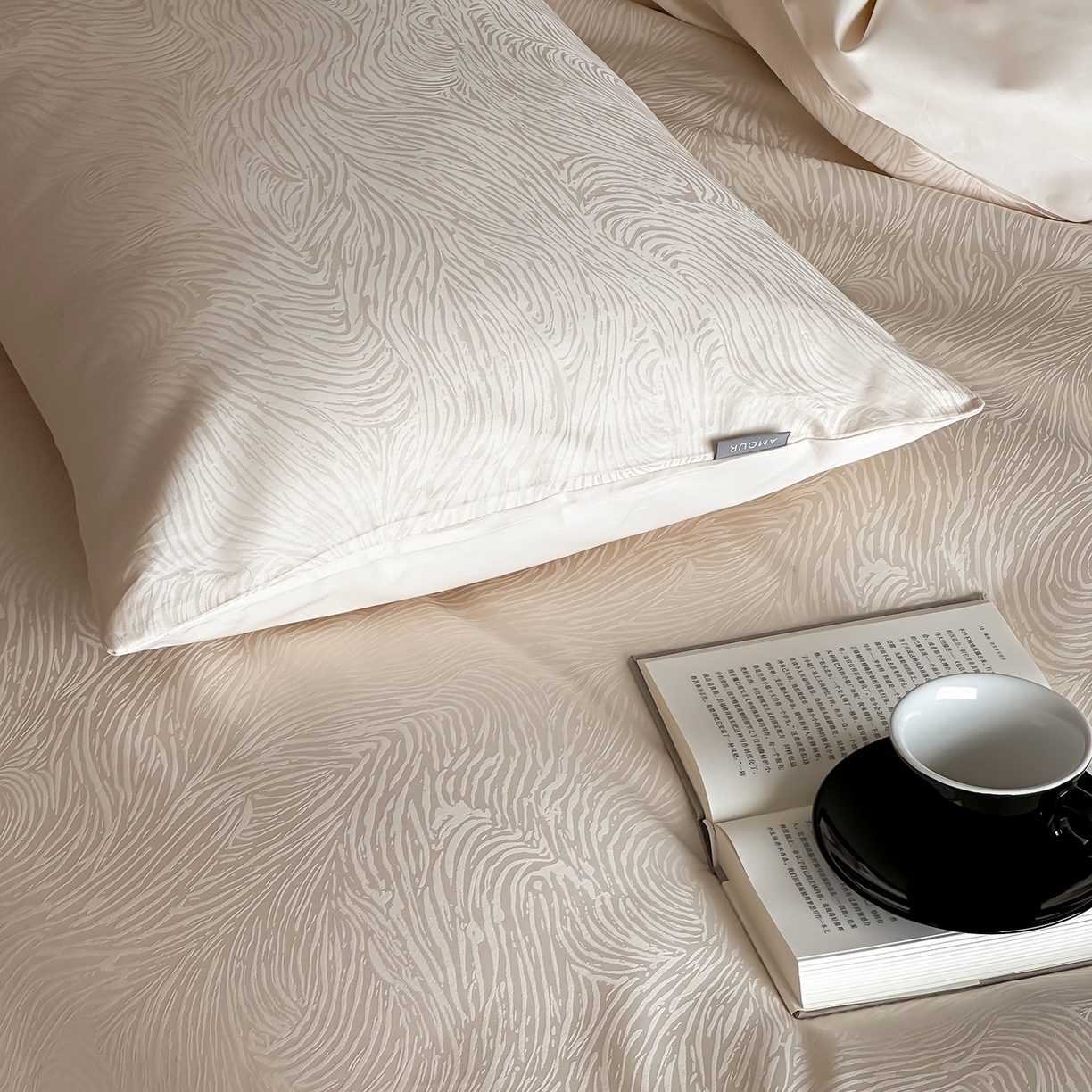 91家纺网 家纺一手货源 找家纺 时光里 2026新款100S贡缎提花全棉四件套 序纹-香槟