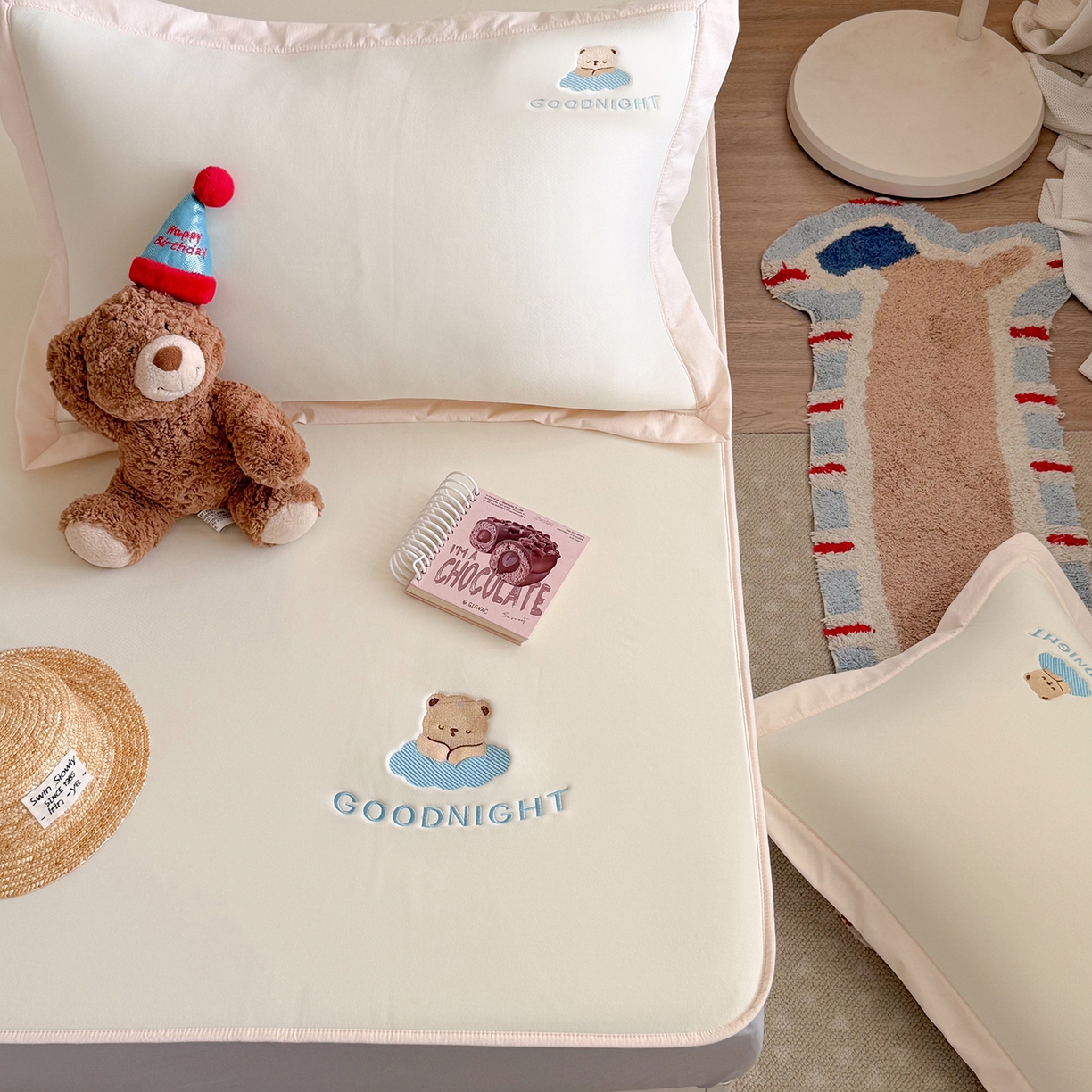 91家纺网 家纺一手货源 找家纺 （总）Sweet dreams甜梦 2026新款夏款A类锦氨卡通刺绣立体床笠款凉感席