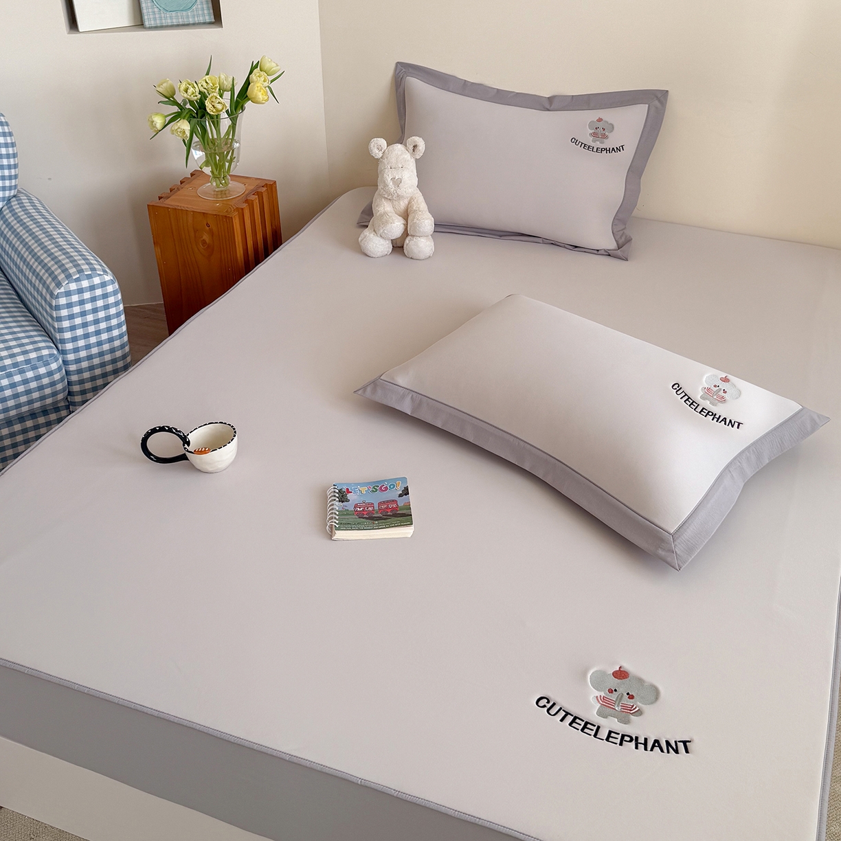 91家纺网 家纺一手货源 找家纺 （总）Sweet dreams甜梦 2026新款夏款A类锦氨卡通刺绣立体床笠款凉感席