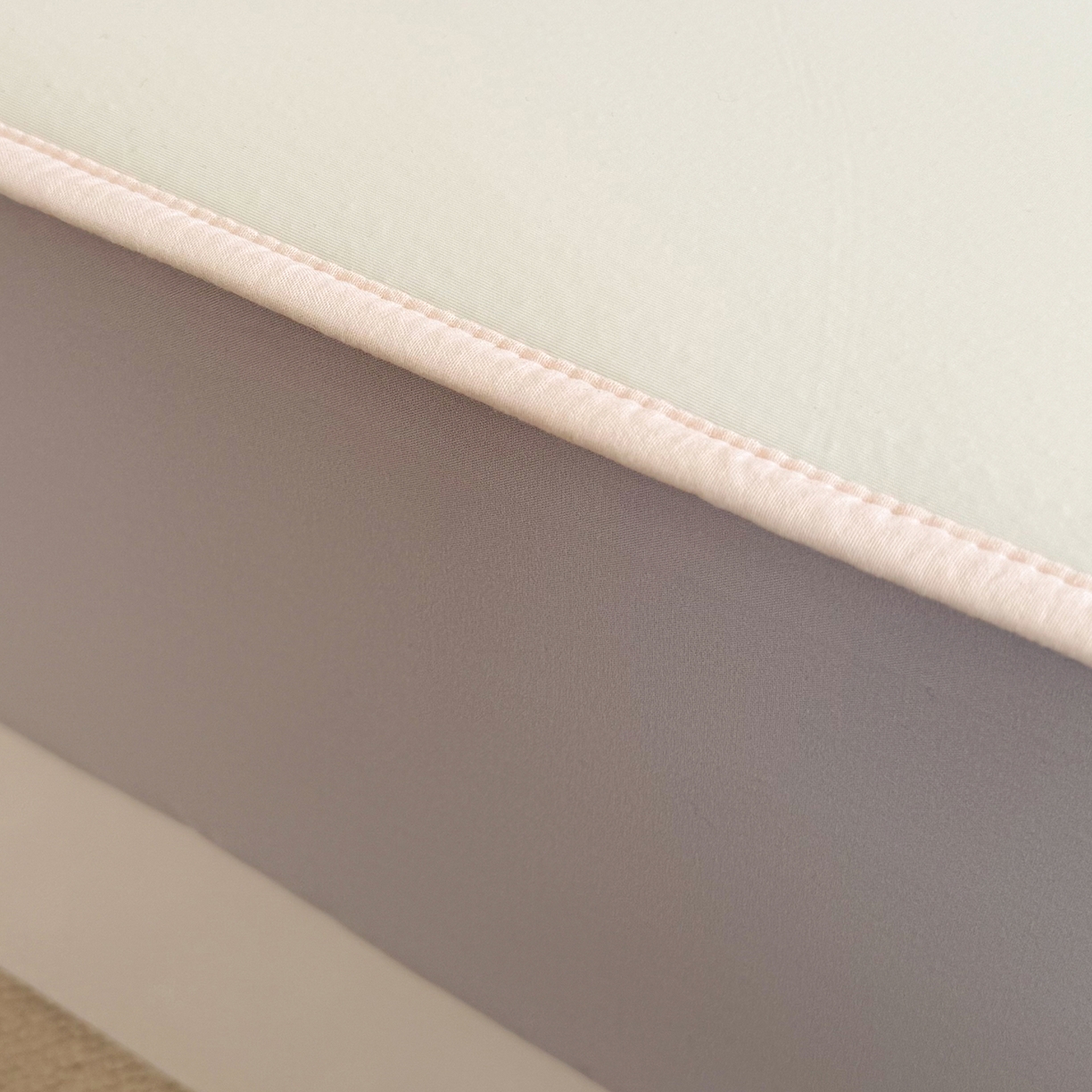 91家纺网 家纺一手货源 找家纺 （总）Sweet dreams甜梦 2026新款夏款A类锦氨卡通刺绣立体床笠款凉感席