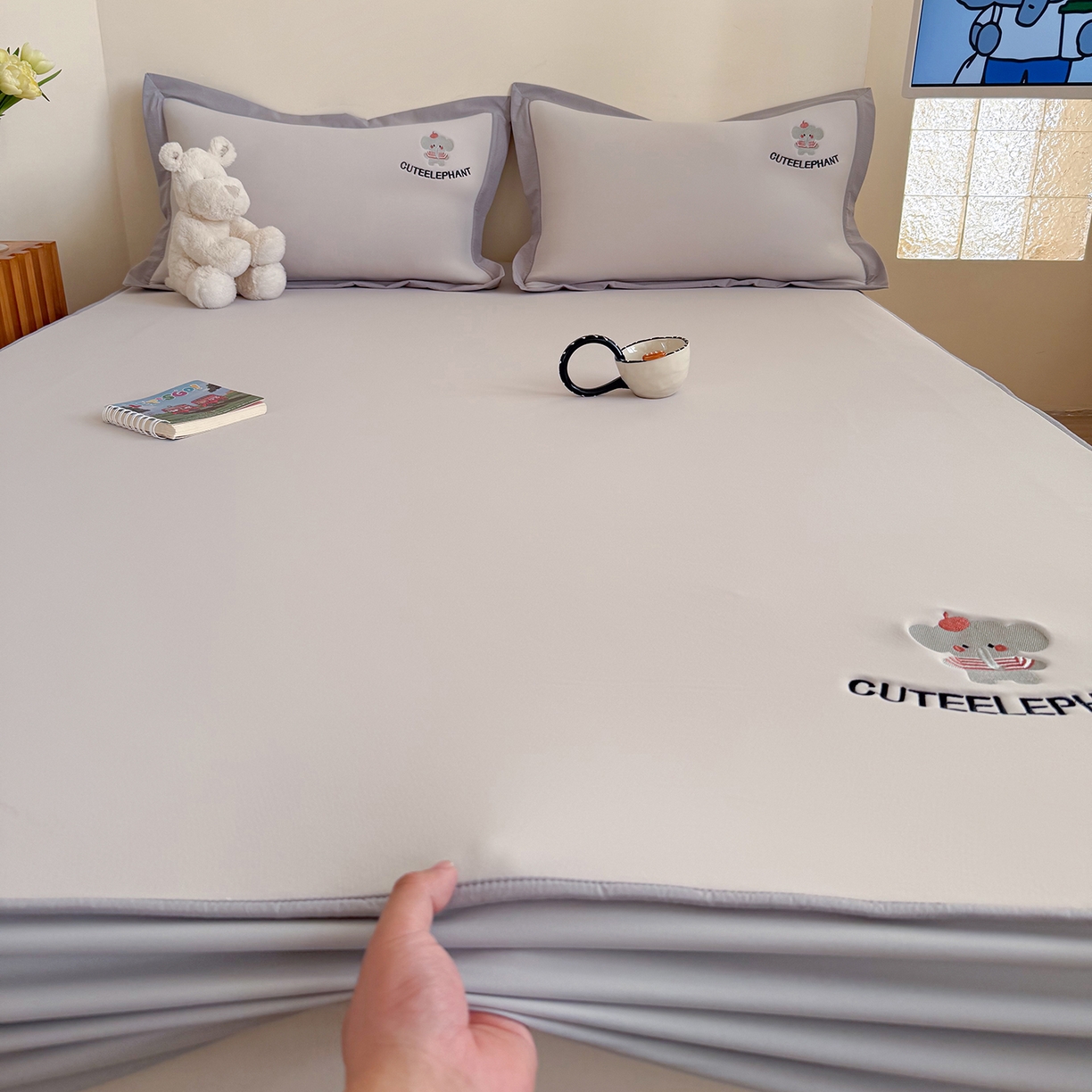 91家纺网 家纺一手货源 找家纺 Sweet dreams甜梦 2026新款夏款A类锦氨卡通刺绣立体床笠款凉感席 乐萌小象