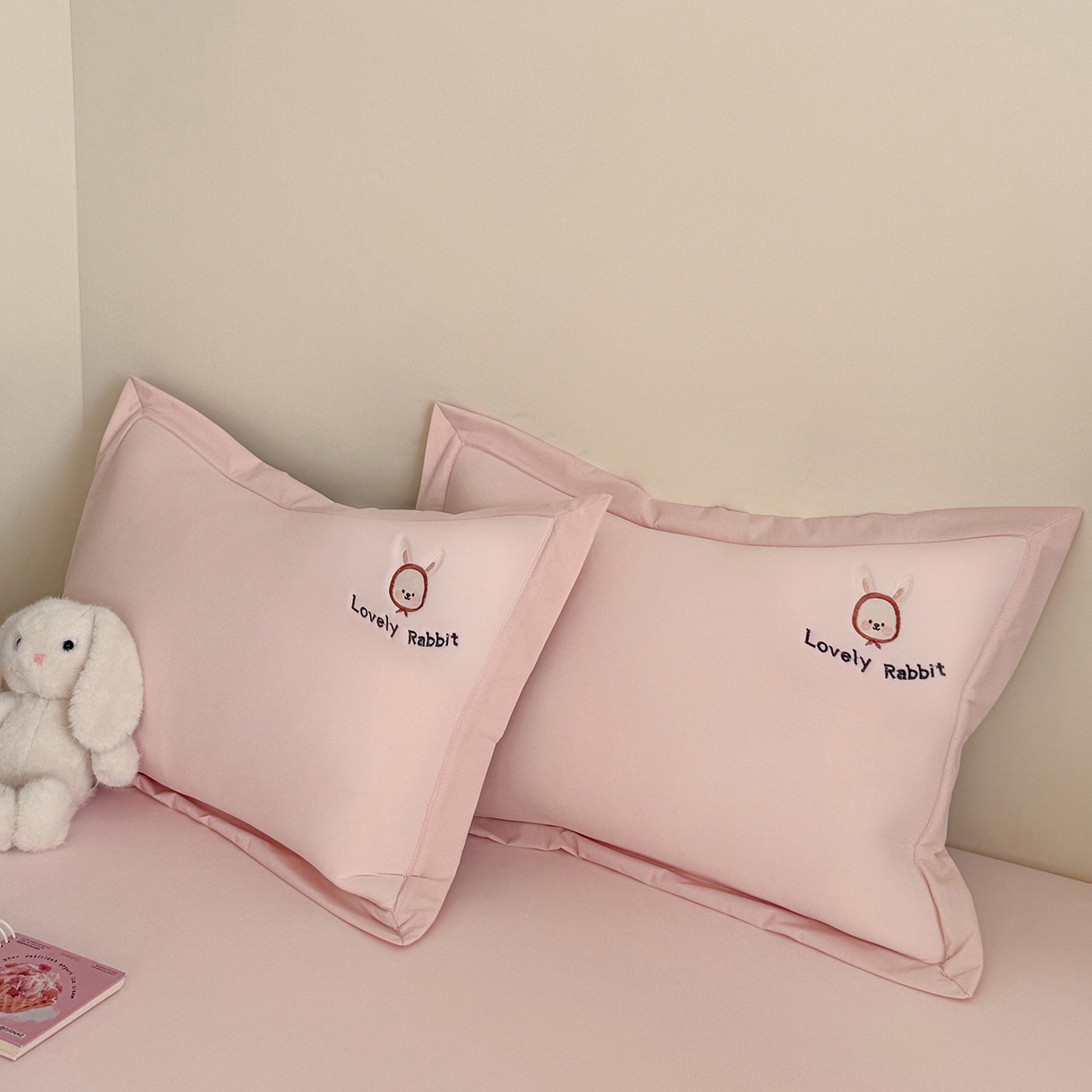 91家纺网 家纺一手货源 找家纺 Sweet dreams甜梦 2026新款夏款A类锦氨卡通刺绣立体床笠款凉感席 春日小兔