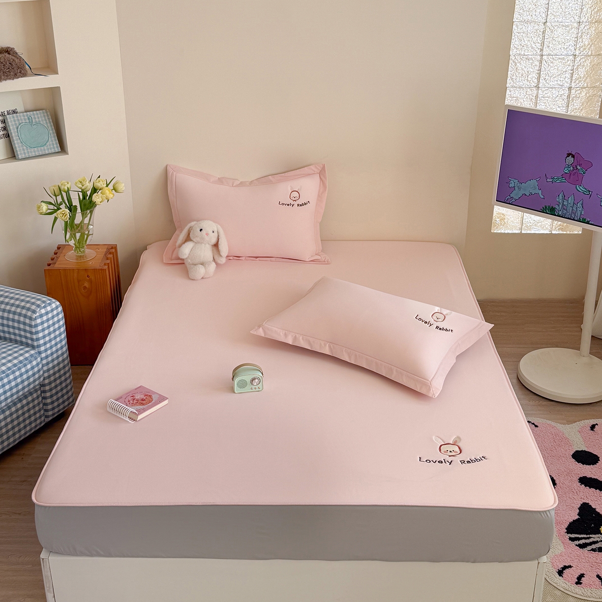 91家纺网 家纺一手货源 找家纺 Sweet dreams甜梦 2026新款夏款A类锦氨卡通刺绣立体床笠款凉感席 春日小兔