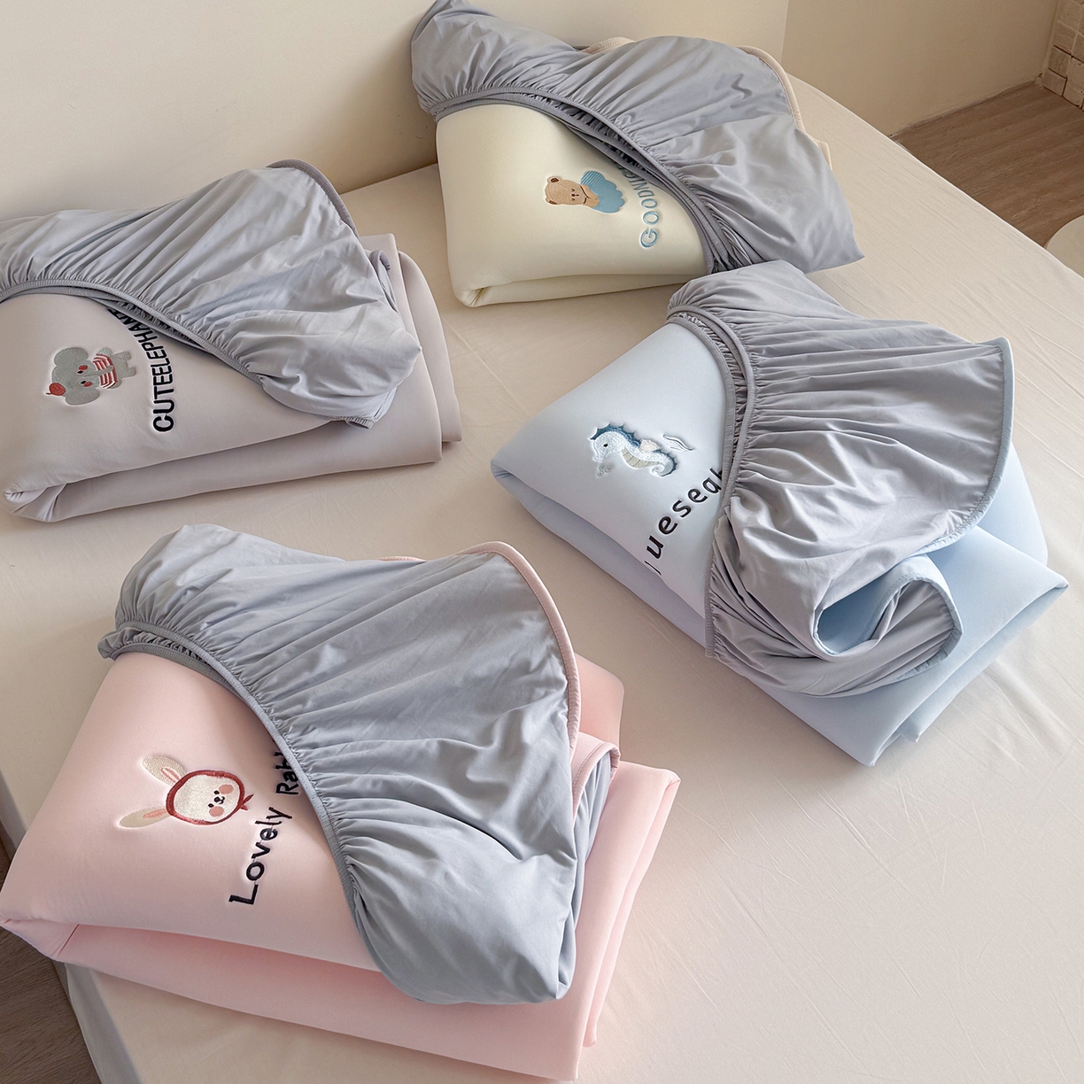 91家纺网 家纺一手货源 找家纺 Sweet dreams甜梦 2026新款夏款A类锦氨卡通刺绣立体床笠款凉感席 组合